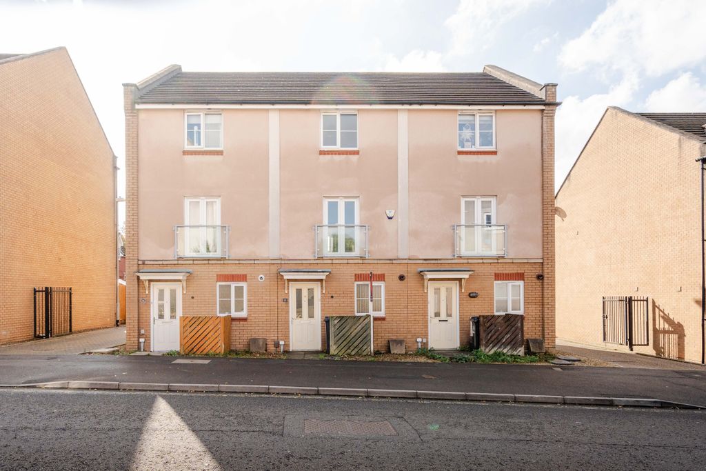 Property photo 3 of 23 28