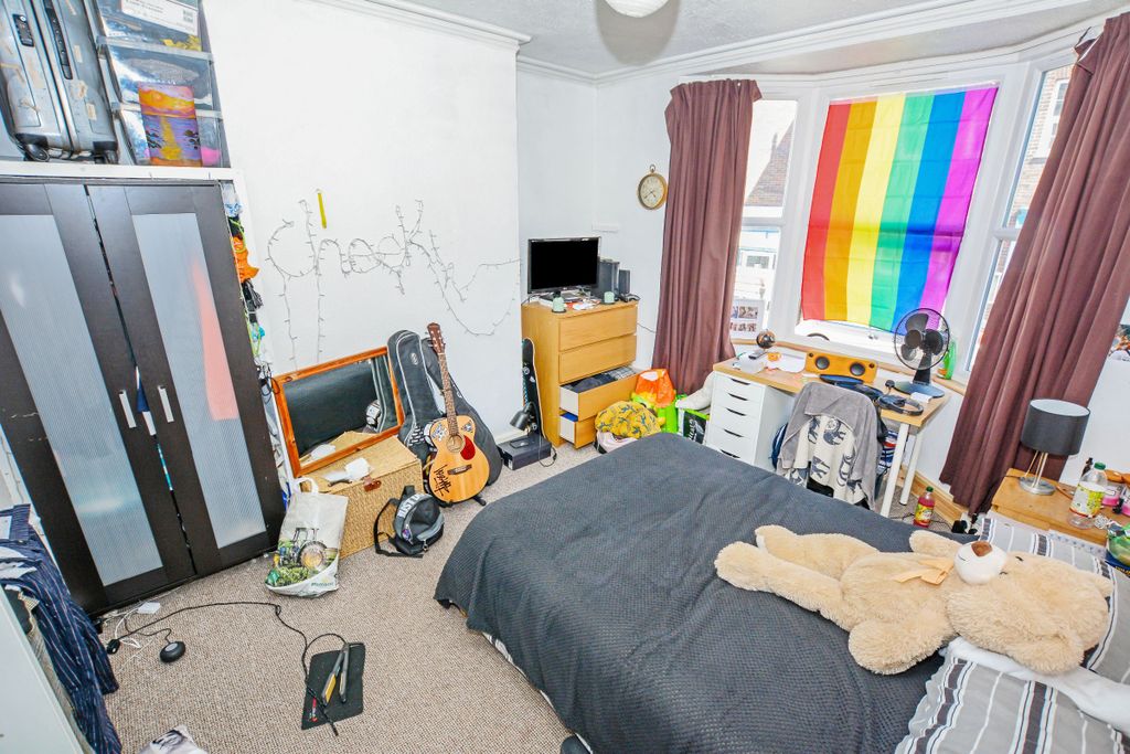 Property photo 3 of 12