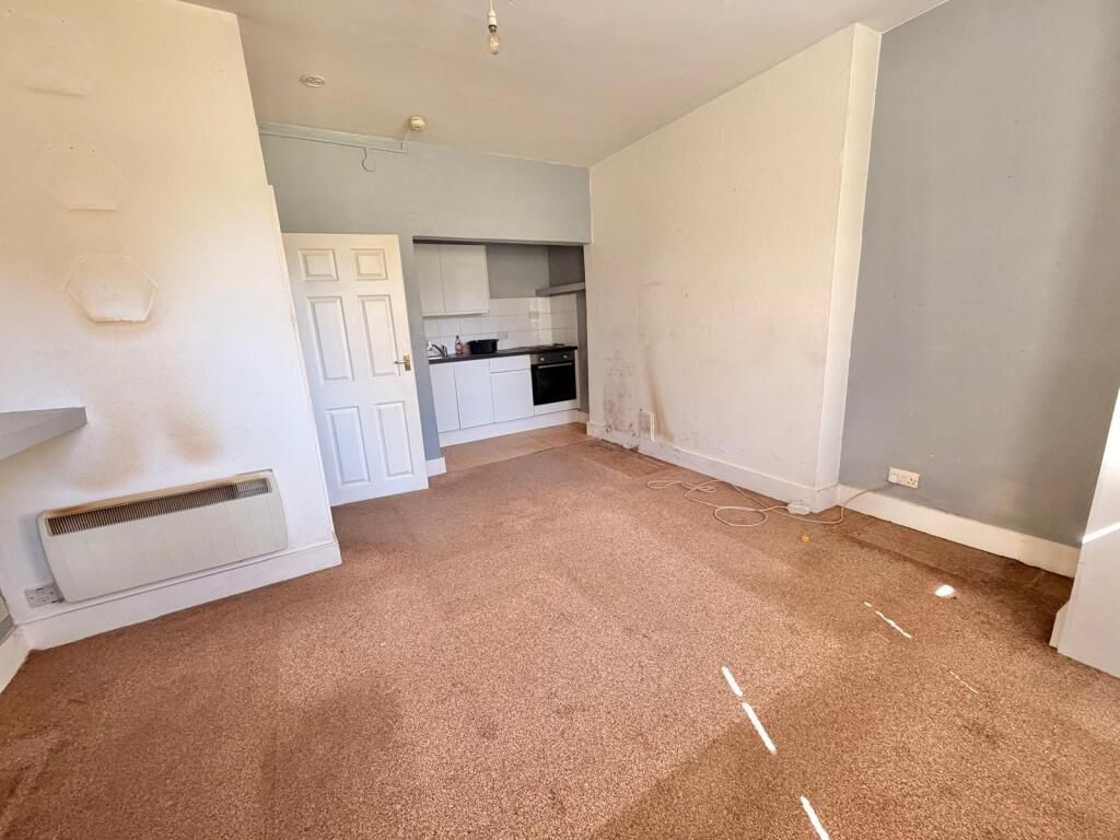 Property photo 3 of 8 Photo 6