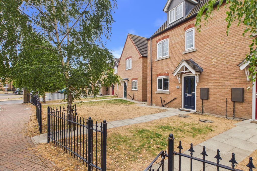 Property photo 2 of 27