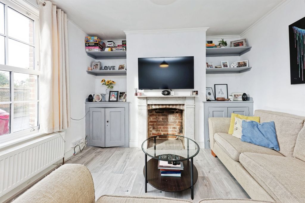 Property photo 3 of 17