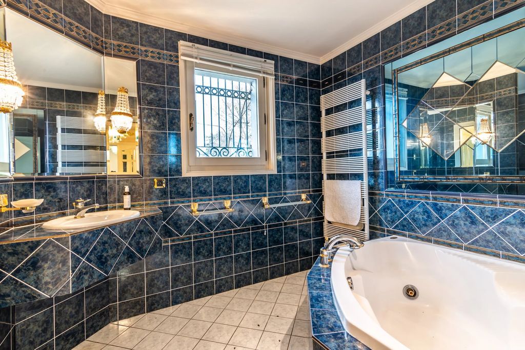 Property photo 3 of 24