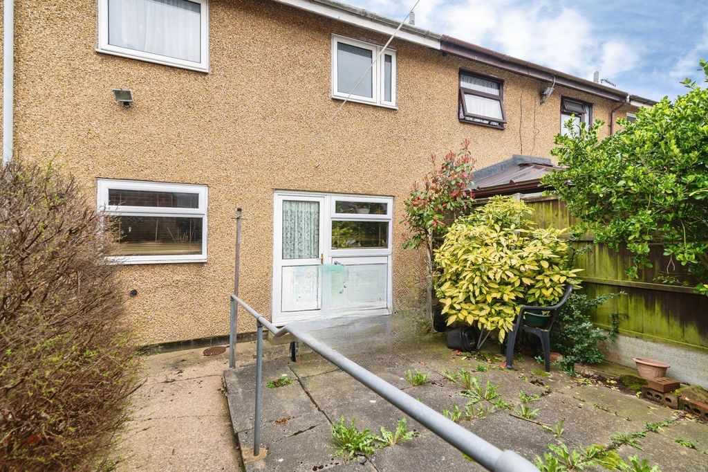 Property photo 2 of 8