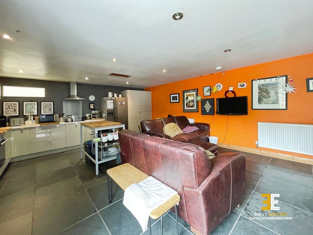 Property photo 2 of 26