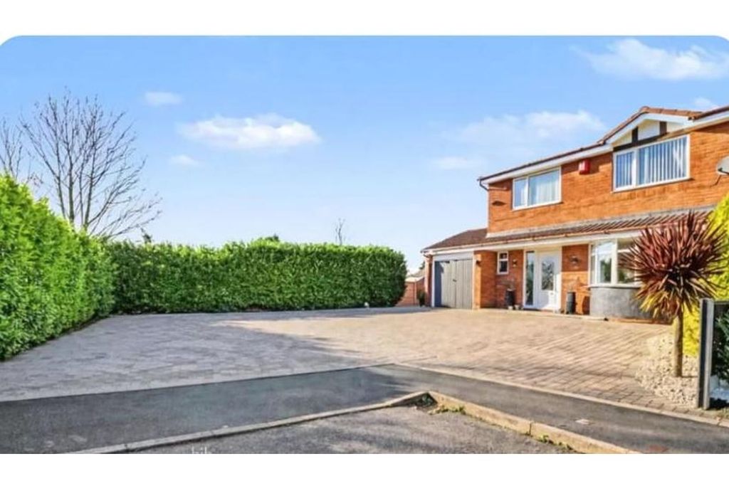 Property photo 2 of 18