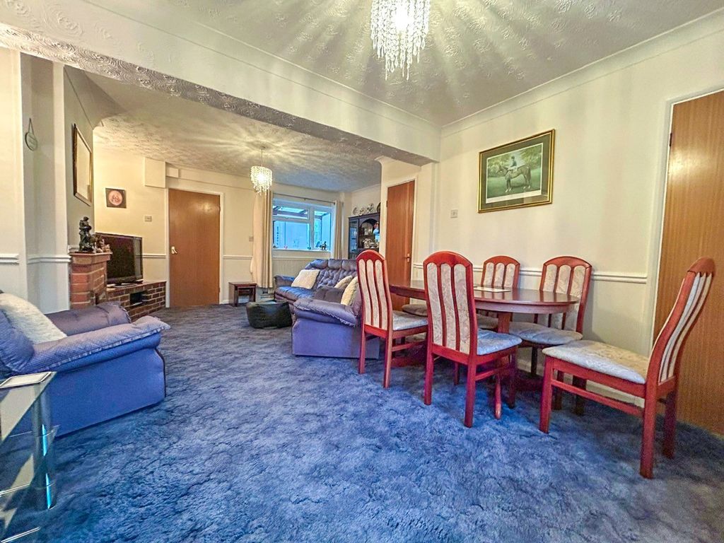 Property photo 3 of 16 4584252