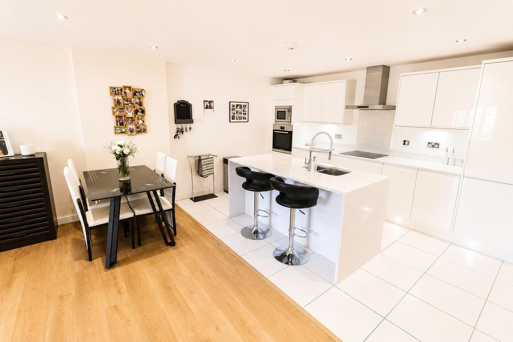 Property photo 2 of 18 -