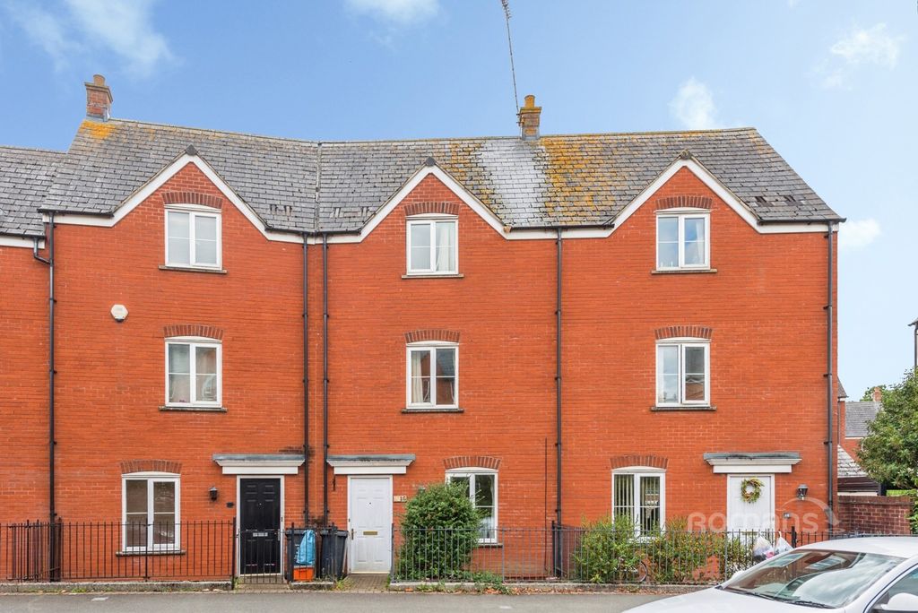 Property photo 1 of 12 Redhouse Way