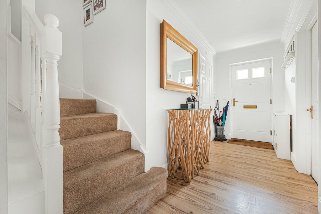 Property photo 3 of 30