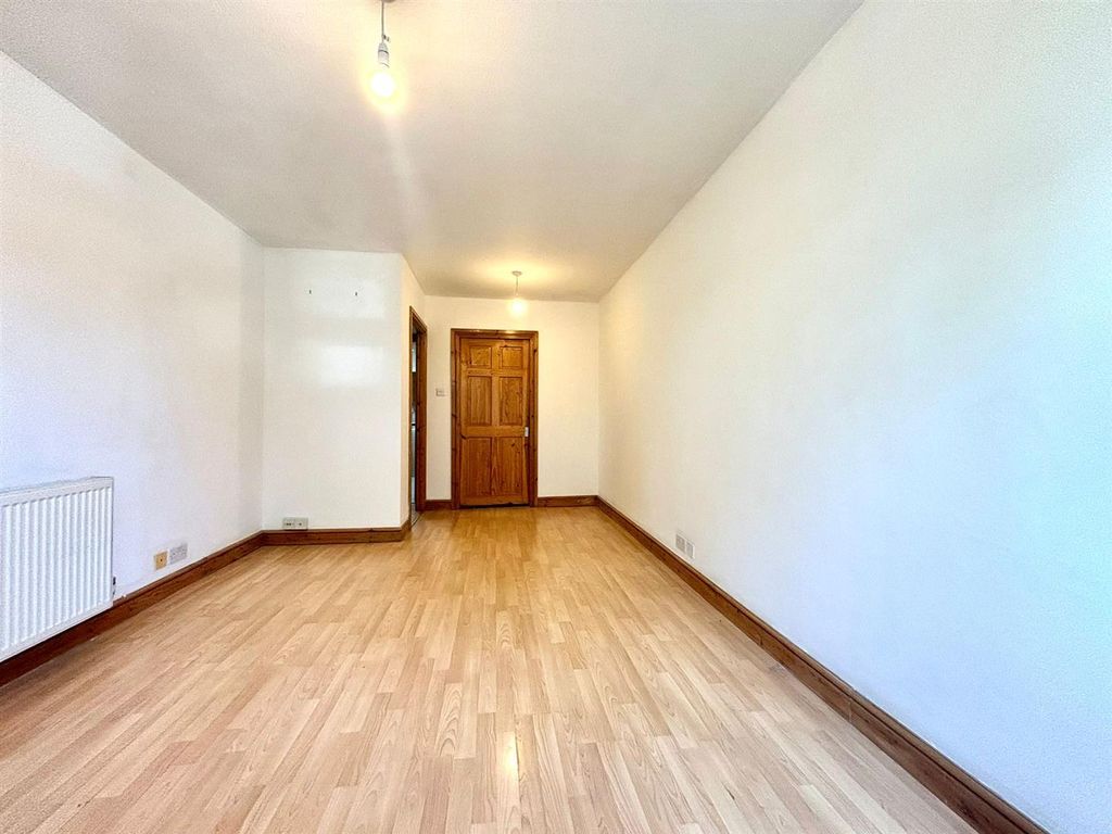 Property photo 3 of 9 Lounge.Jpeg