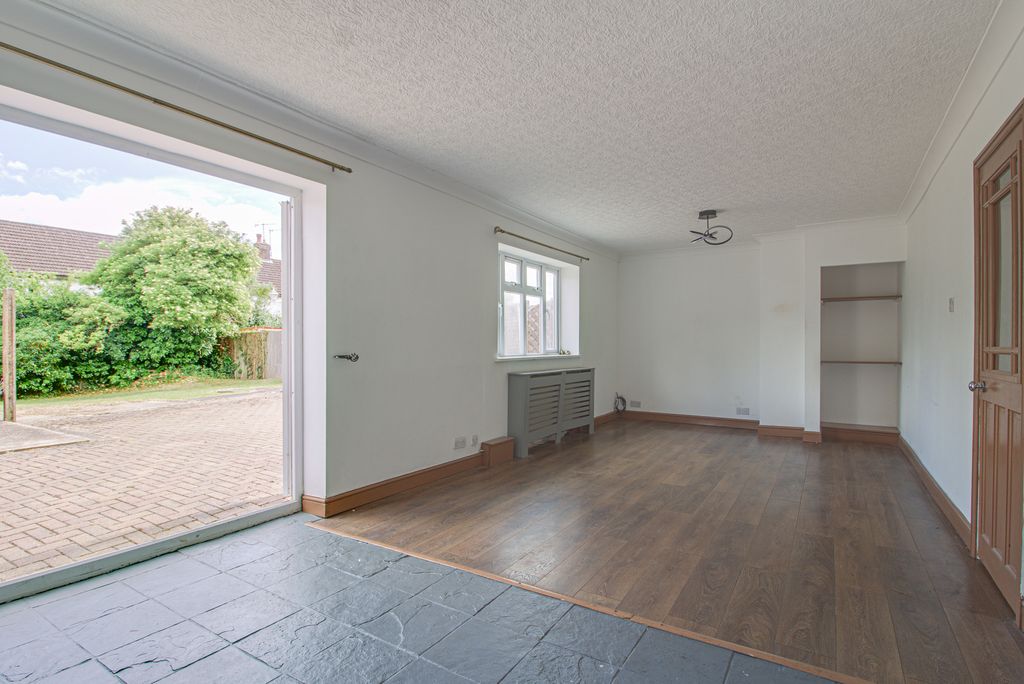 Property photo 2 of 16 Living Room