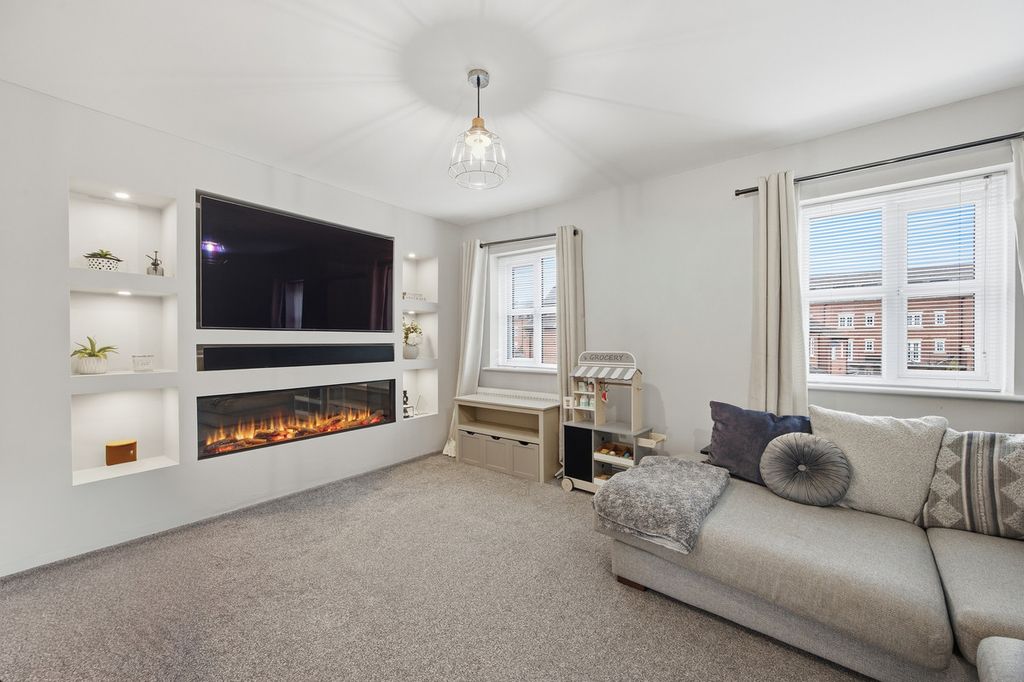 Property photo 3 of 27