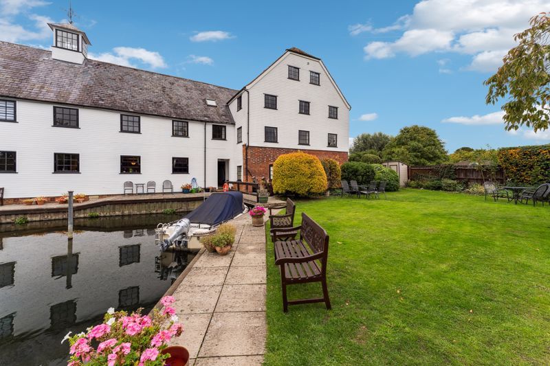 Property photo 1 of 16 Photo 8