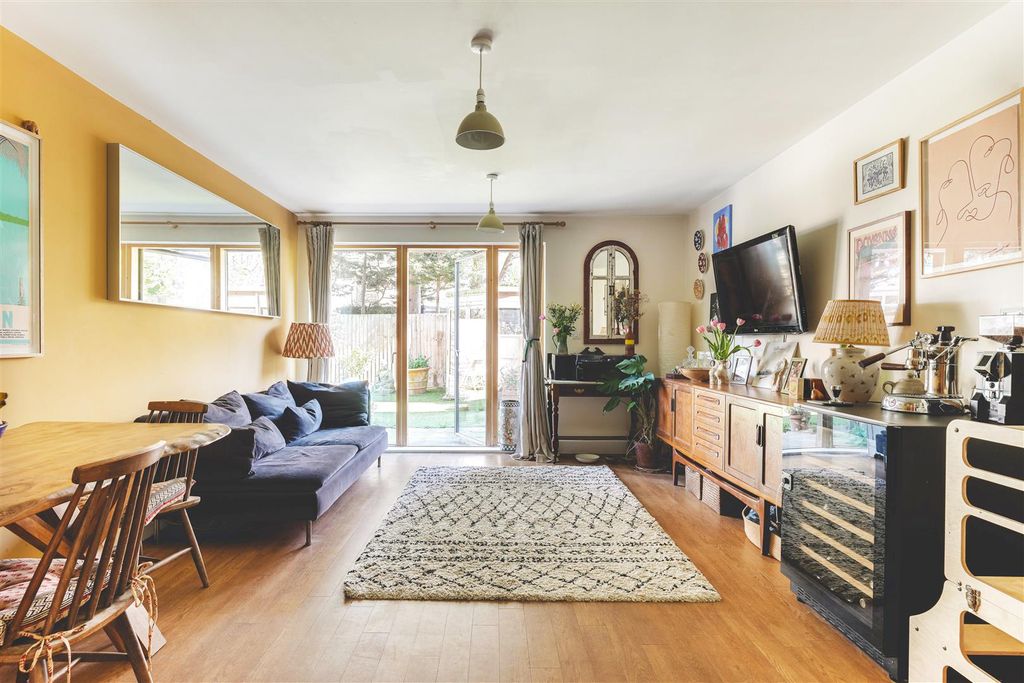 Property photo 3 of 25 Mildmay Avenue-8_v2.Jpg
