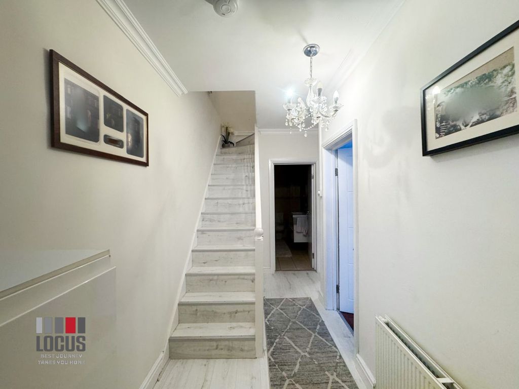 Property photo 3 of 10 Photo 9