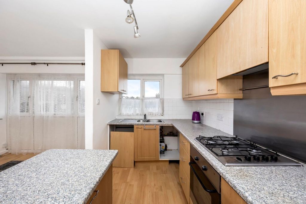 Property photo 2 of 15 Hangleton Way 179 Kitchen.Jpeg
