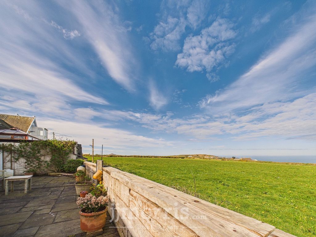 Property photo 2 of 32