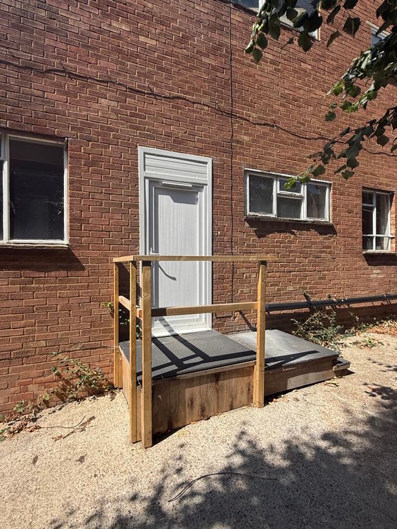 Property photo 1 of 2