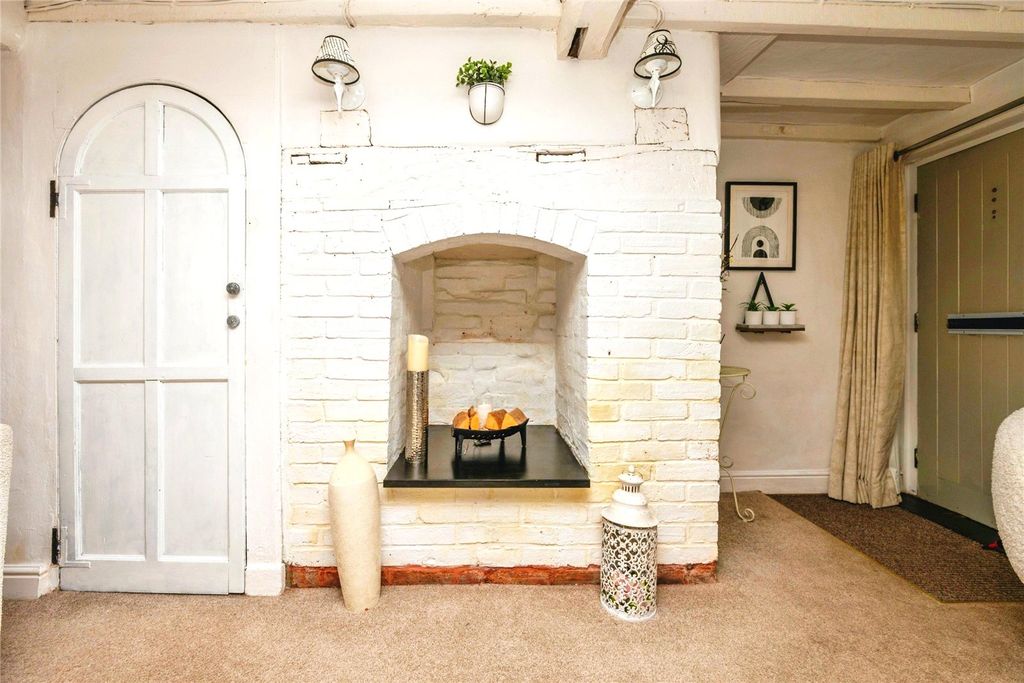 Property photo 3 of 14 Living Room