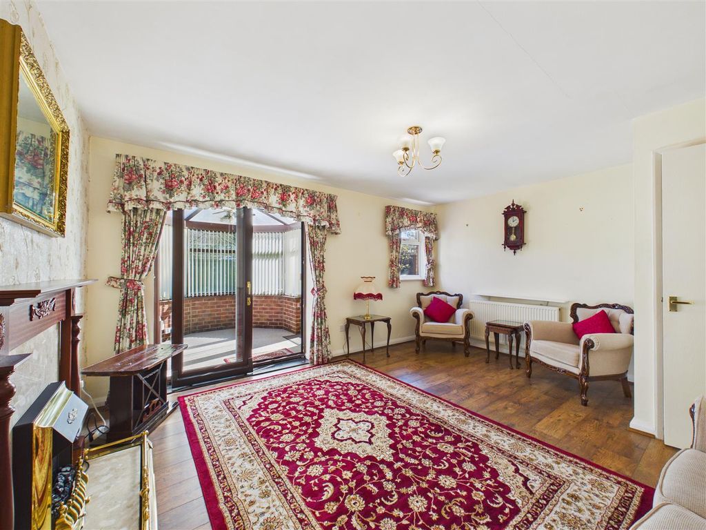 Property photo 3 of 12 Lounge