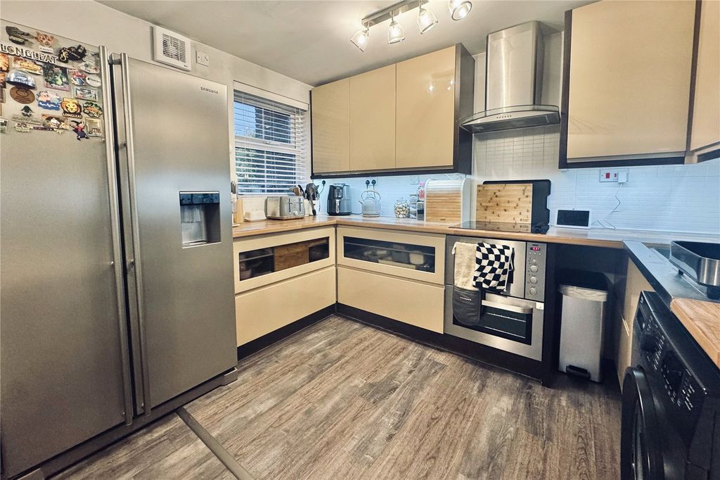 Property photo 2 of 7 Picture No. 12