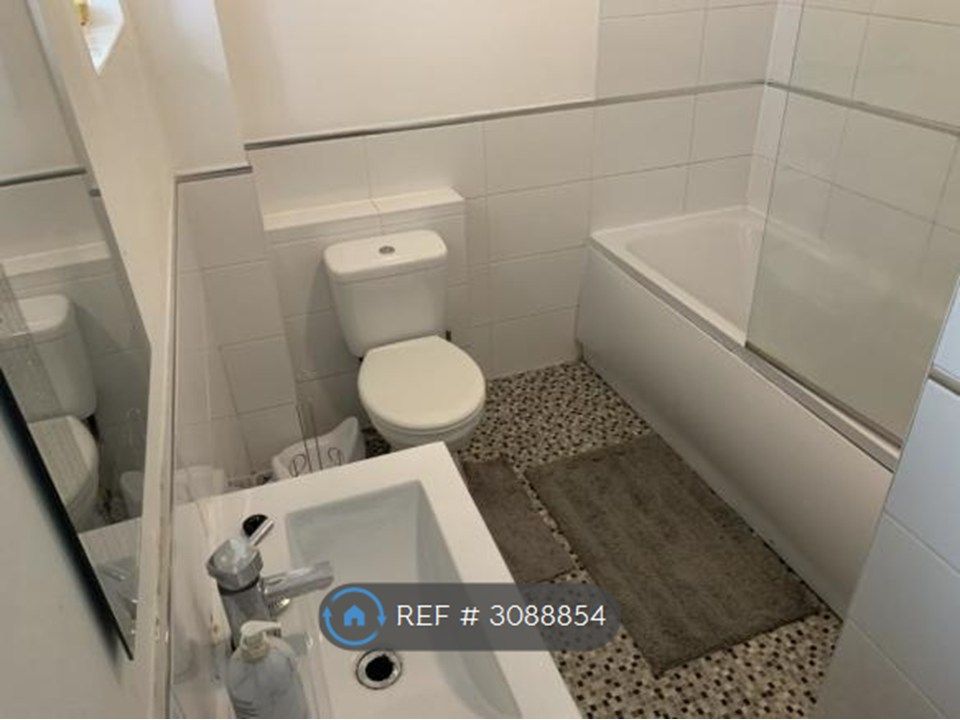Property photo 2 of 10 Bathroom