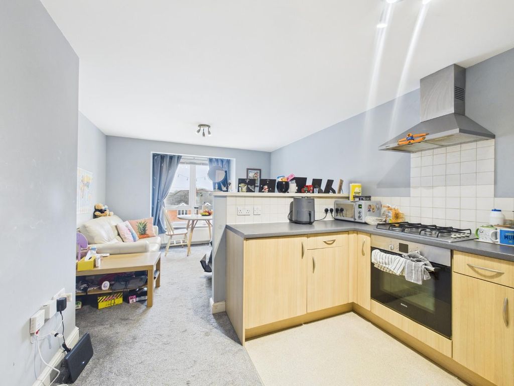 Property photo 3 of 10 Kitchen / Living Room