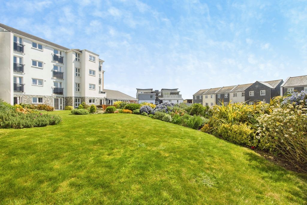 Property photo 1 of 16 Pbox-Img.Jpg