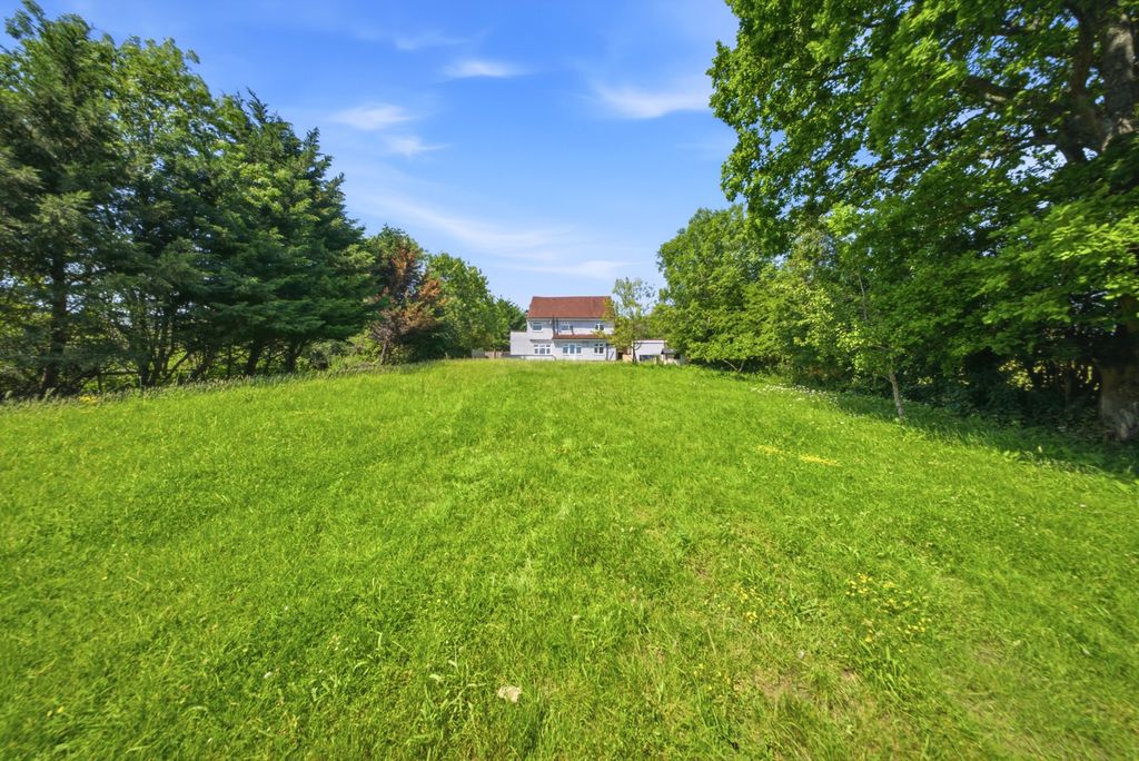 Property photo 2 of 31