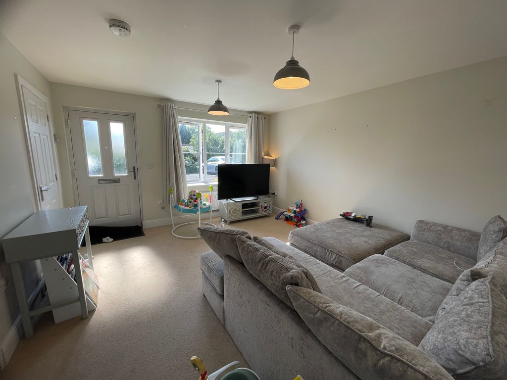 Property photo 2 of 8