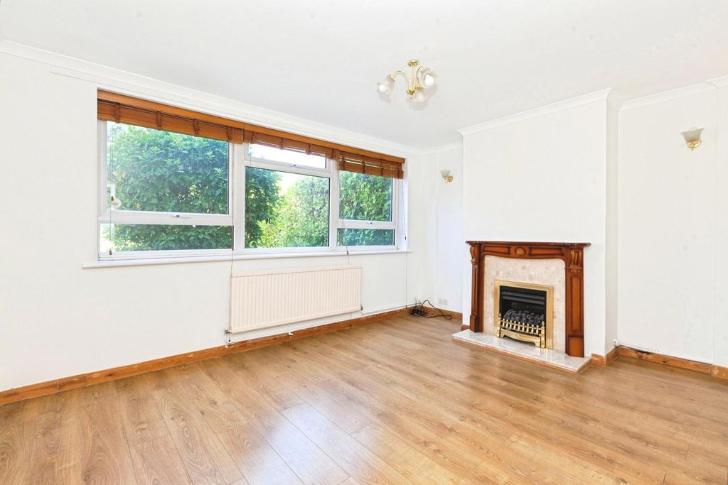 Property photo 3 of 24 Pbox-Img.Jpg