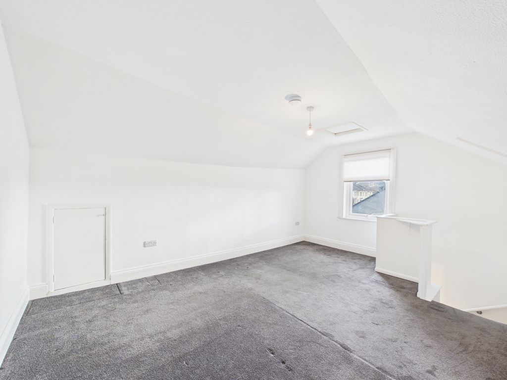 Property photo 3 of 7 Cam04693G0-Pr0102-Still014