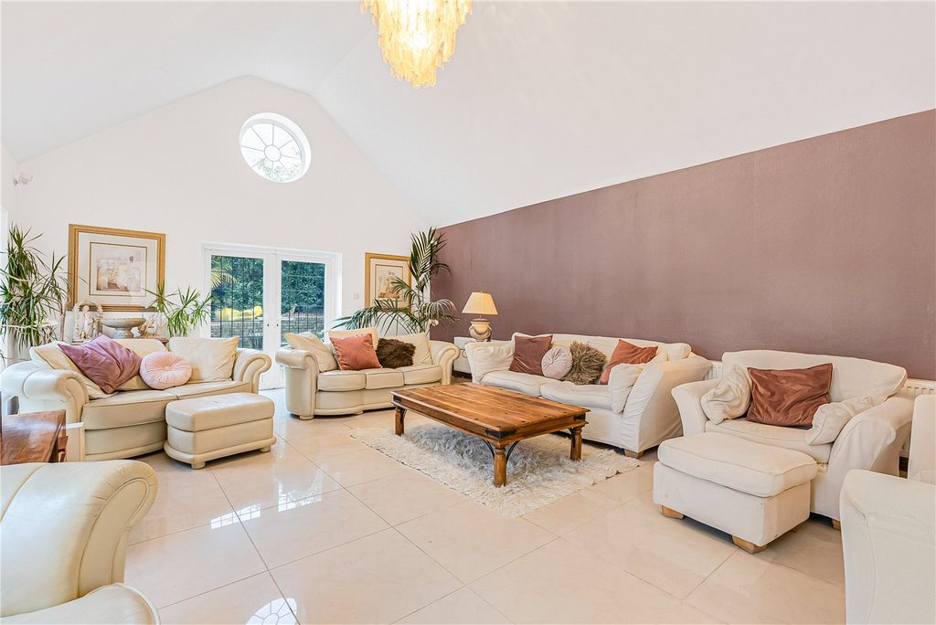 Property photo 2 of 22 Picture No. 27