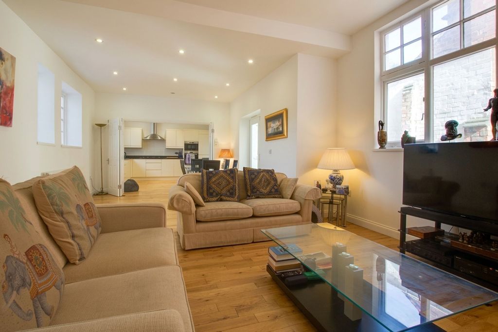 Property photo 2 of 38