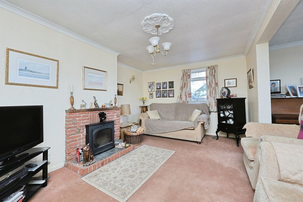 Property photo 3 of 34