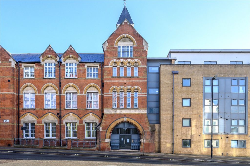 Property photo 1 of 8 Exterior