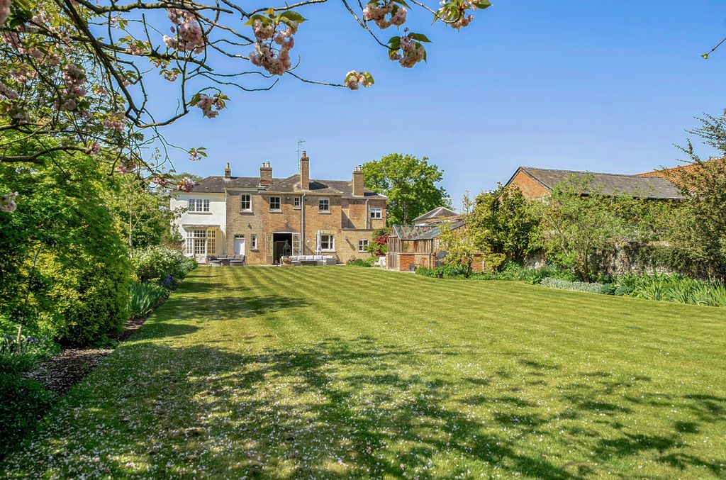 Property photo 2 of 27