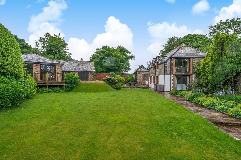 Property photo 2 of 19