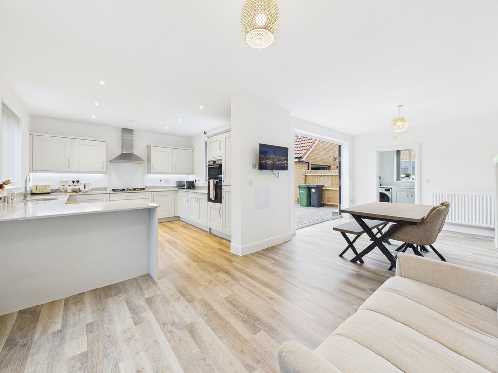 Property photo 3 of 34