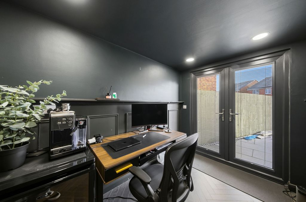 Property photo 3 of 23