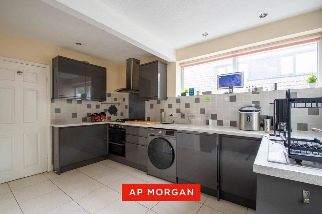 Property photo 3 of 21 Picture No. 33