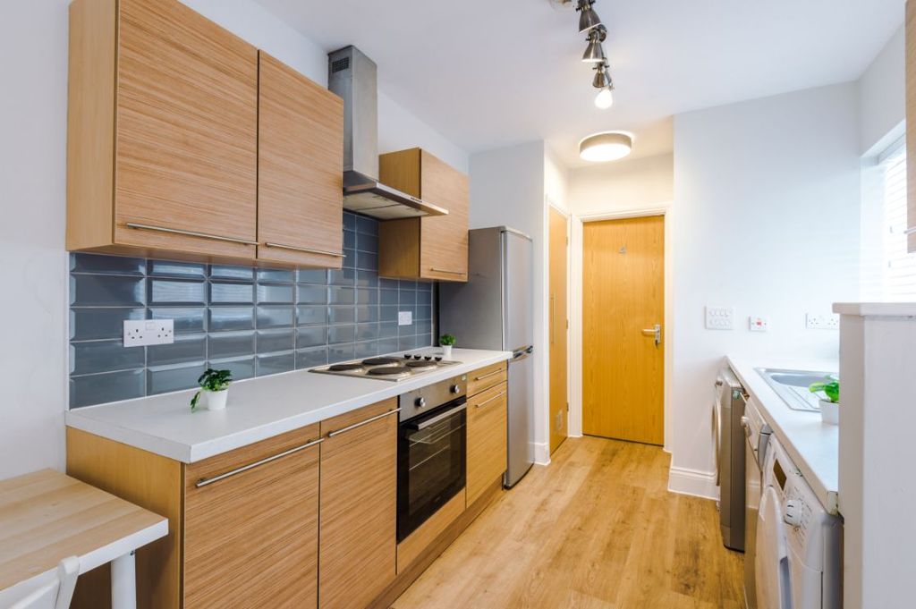 Property photo 1 of 12 60Fr - Kitchen