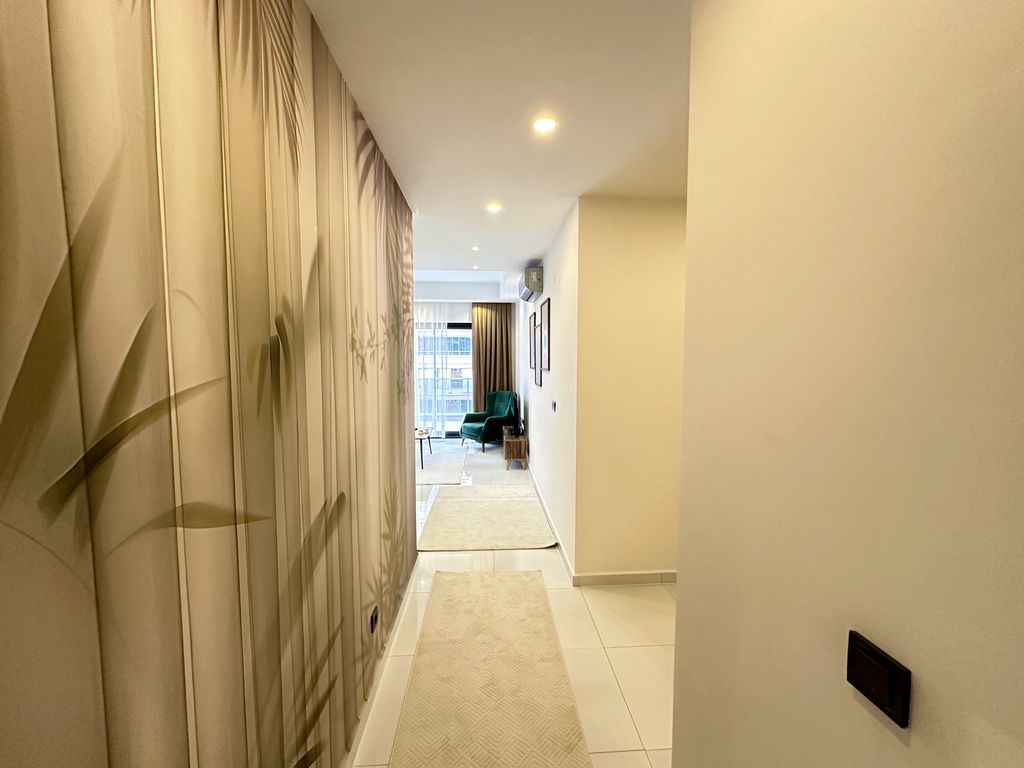 Property photo 3 of 22 Immaculate Alanya Apartment For Sale In Mahmutlar – Entrance Hallway