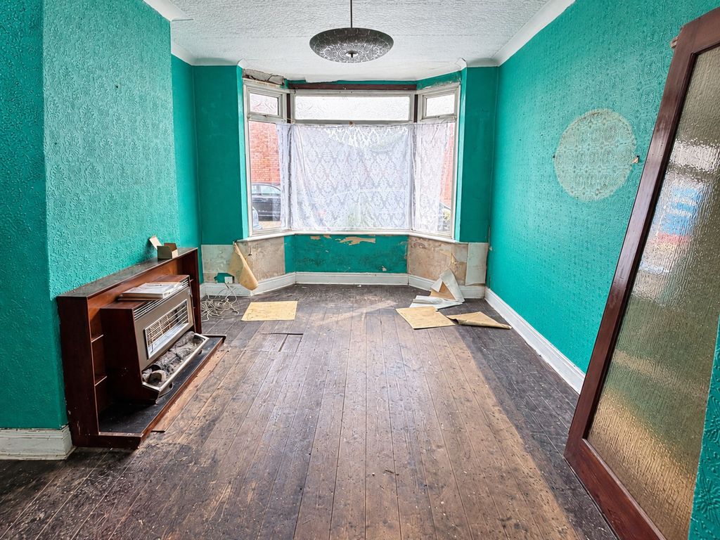 Property photo 3 of 10 Living Room