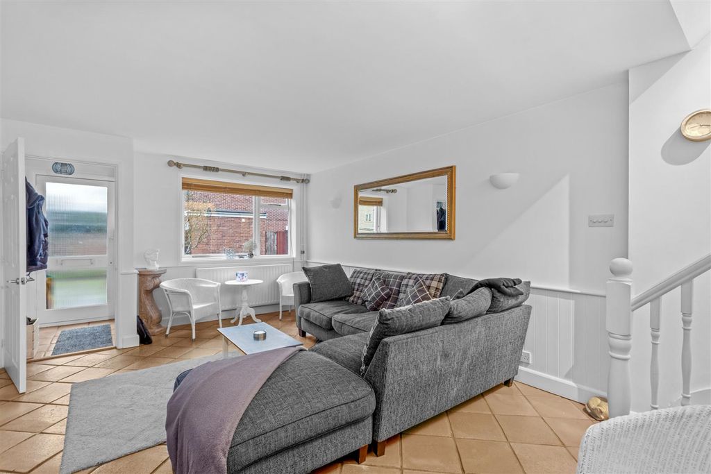 Property photo 3 of 18 Living Room