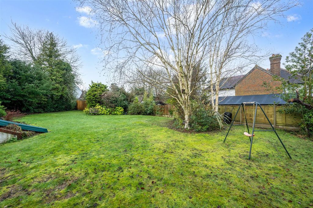 Property photo 3 of 20 Orchard Close, 5- (2).Jpg