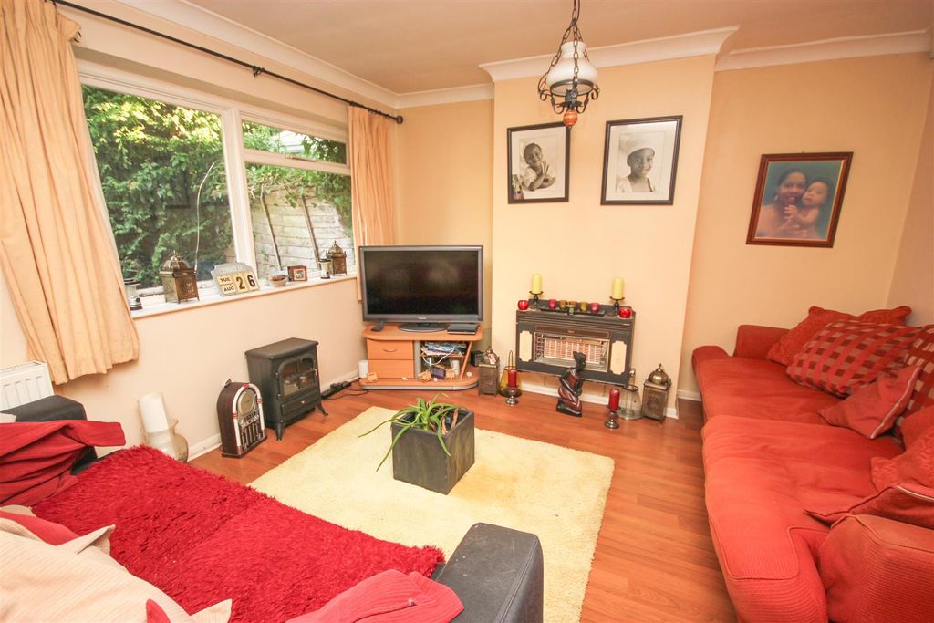 Property photo 2 of 16 Lounge.Jpg
