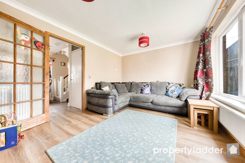 Property photo 3 of 19 Pl