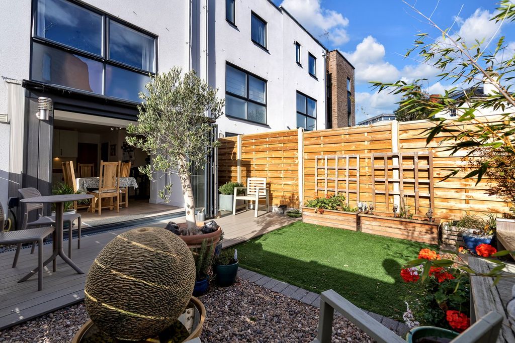 Property photo 3 of 19