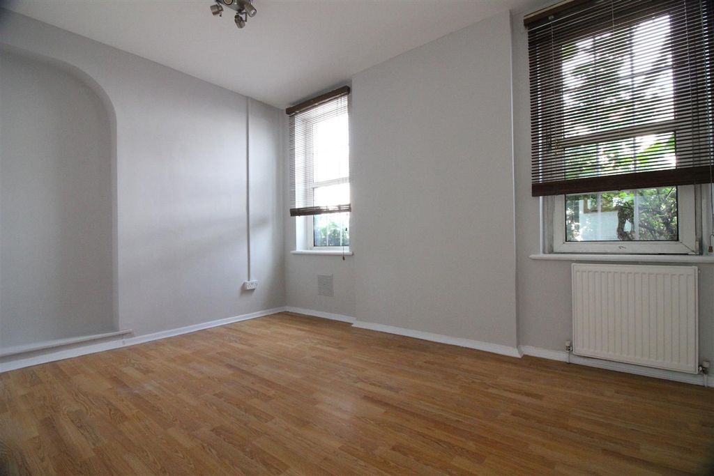 Property photo 1 of 7 935A34EE-E515-448F-Bd9F-7A0BA6A0Fddd.Jpeg